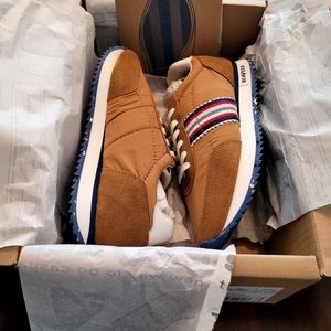 NEW IN BOX SeaVees Royal Runner Cumin Sneaker Shoes 7.5 women's